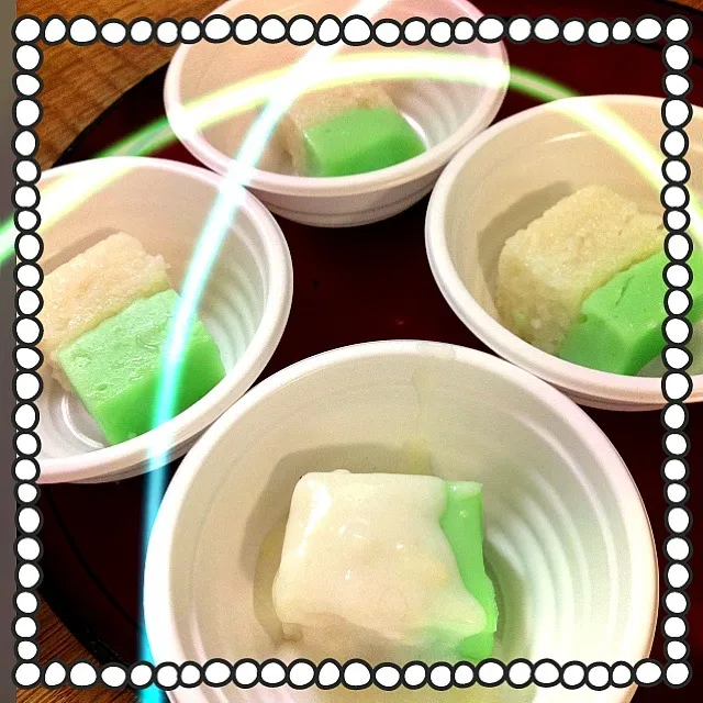 Sticky rice & pandan pudding with  durian sauce|yuliaさん