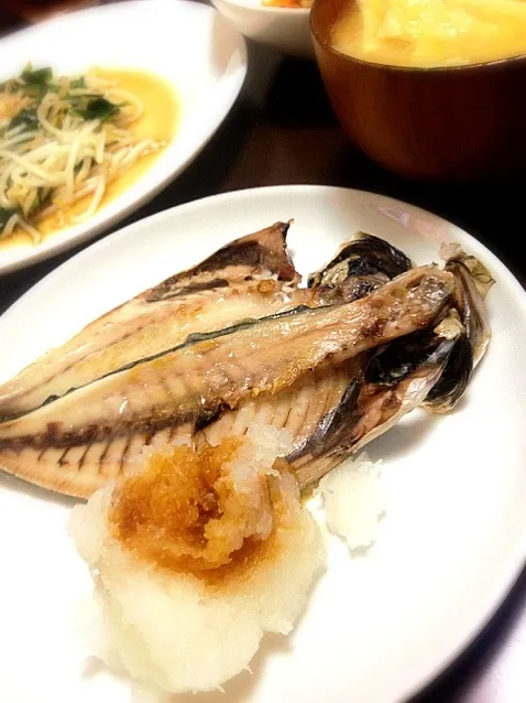 鯵の干物、ニラもやし炒め、にんじんしりしり|chobicmさん