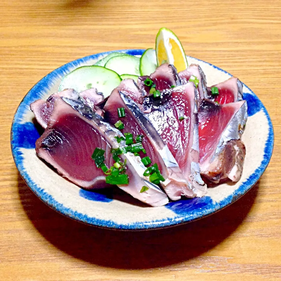 Snapdishの料理写真:【今夜のウチご飯】カツオのたたき，南瓜の煮物，具沢山味噌汁，納豆，ご飯。たたきは，カボスと黒酢ぽん酢でうまうま〜🎶ビバ，和食！！！|takuya KAWANOさん