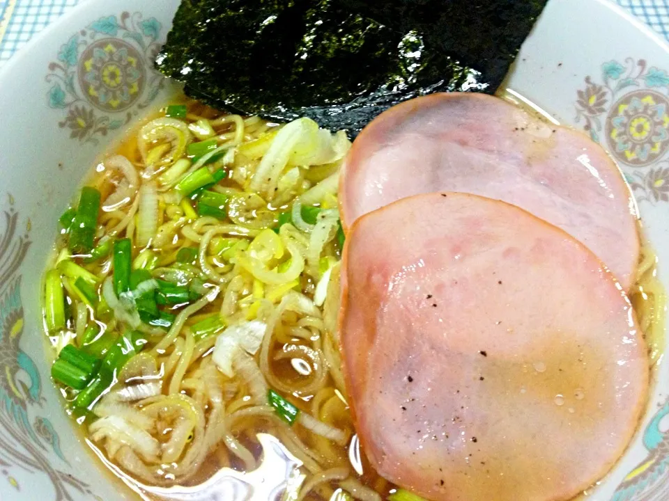 Snapdishの料理写真:マルちゃん生ラーメン 正油|sakumaさん