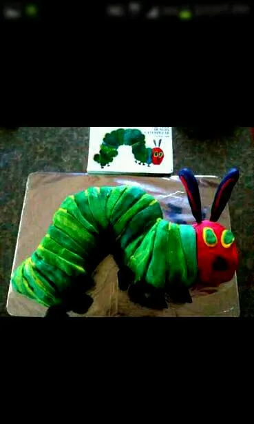 Snapdishの料理写真:hungry caterpillar cake|cjさん