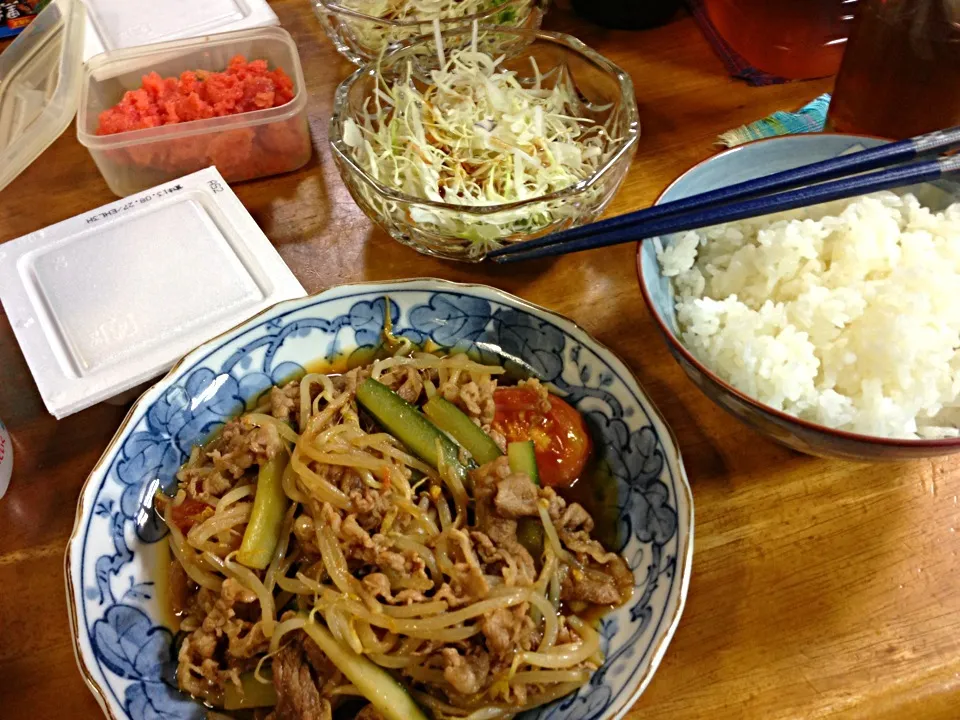 牛肉とトマトとキュウリの炒め物、サラダ、納豆、タラコ(^O^)／|すかラインさん