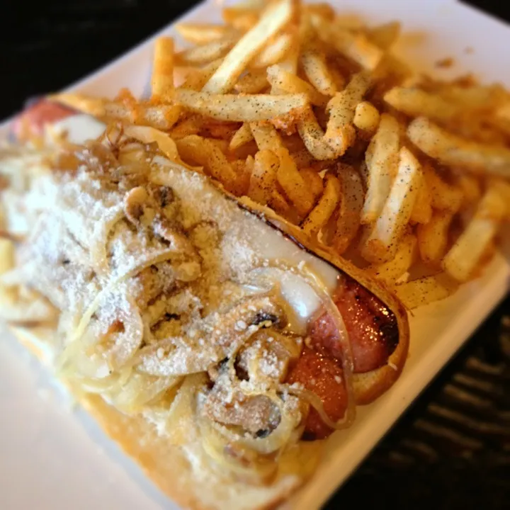 Snapdishの料理写真:Delish Dog w/ Salt and Pepper Fries.|John Tompkinsさん