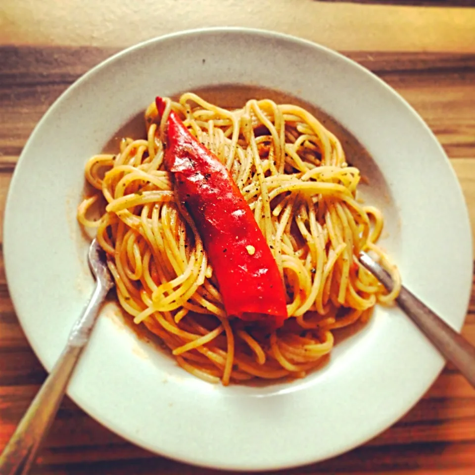 Spaghetti mit Chili und Sardellen-Tomaten-Sauce|carlos vollmerさん