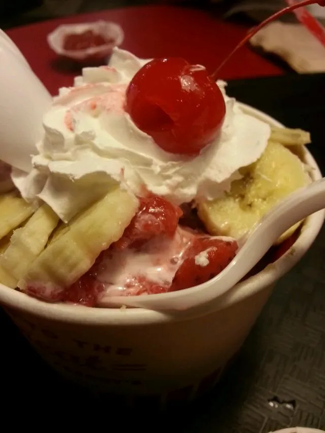 Custard Sundae with Bananas & Strawberries|Euna Chungさん