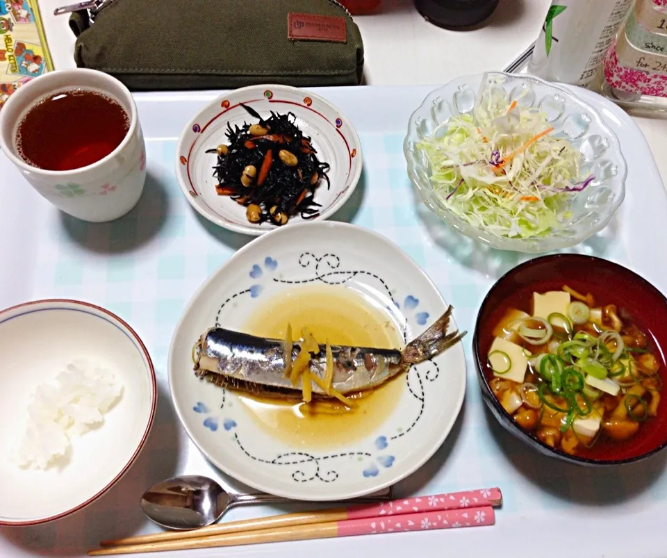 Snapdishの料理写真:いわしの生姜煮、ひじきの煮物、豆腐とナメコのお吸い物、生野菜|みほりん.さん