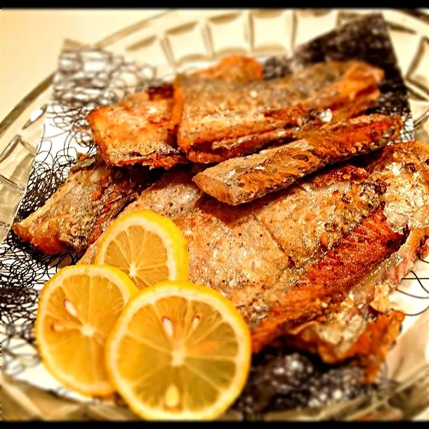 明石で釣った太刀魚で唐揚げ〜❤かりっかりヽ(ﾟ∀ﾟ)ﾉ塩焼きより食べれるトコ増える〜♫|ゆめさん