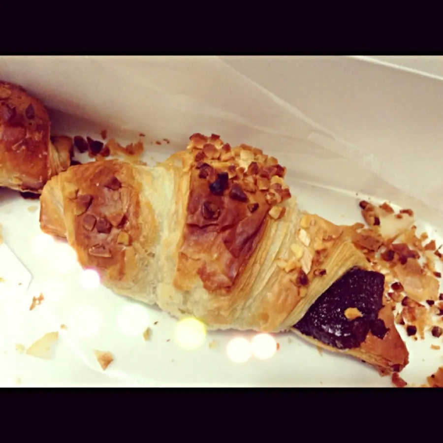 Best choc croissant so far!|hurul | 후룰さん