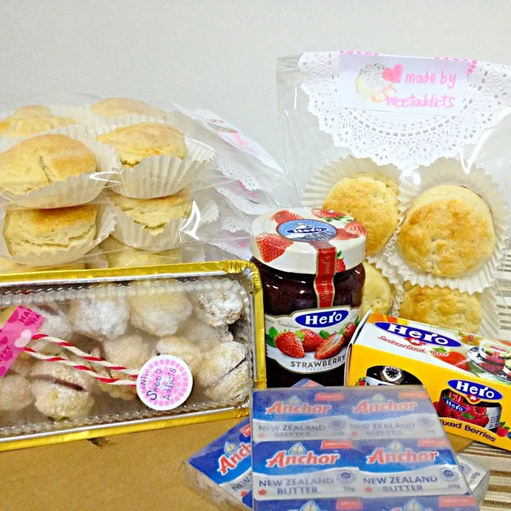 Scones and melting moment cookies are ready to be delivered|Sweetaddictsさん