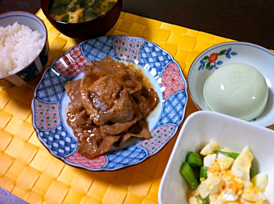 豚の生姜焼きとアスパラの卵ソース掛け|kimiさん