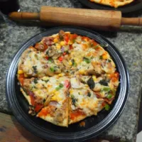 Pizza with anything on it.....|Safiria Himawatiさん