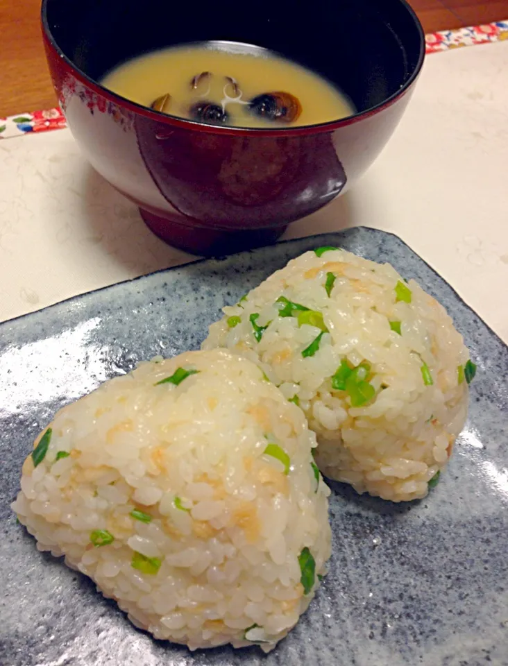 今朝の朝ご飯は〜♬ 川野さんの🍙てんかすだしおむすび🍙とシジミの味噌汁❤|チョス ♪さん