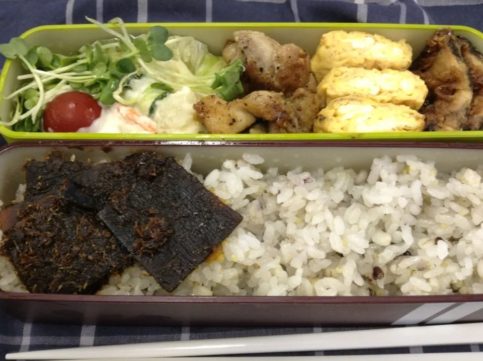 弁当（サンマ蒲焼、玉子焼き、鶏肉ガーリックペッパー焼き、サラダ、鰹昆布）|SasaMasa213さん