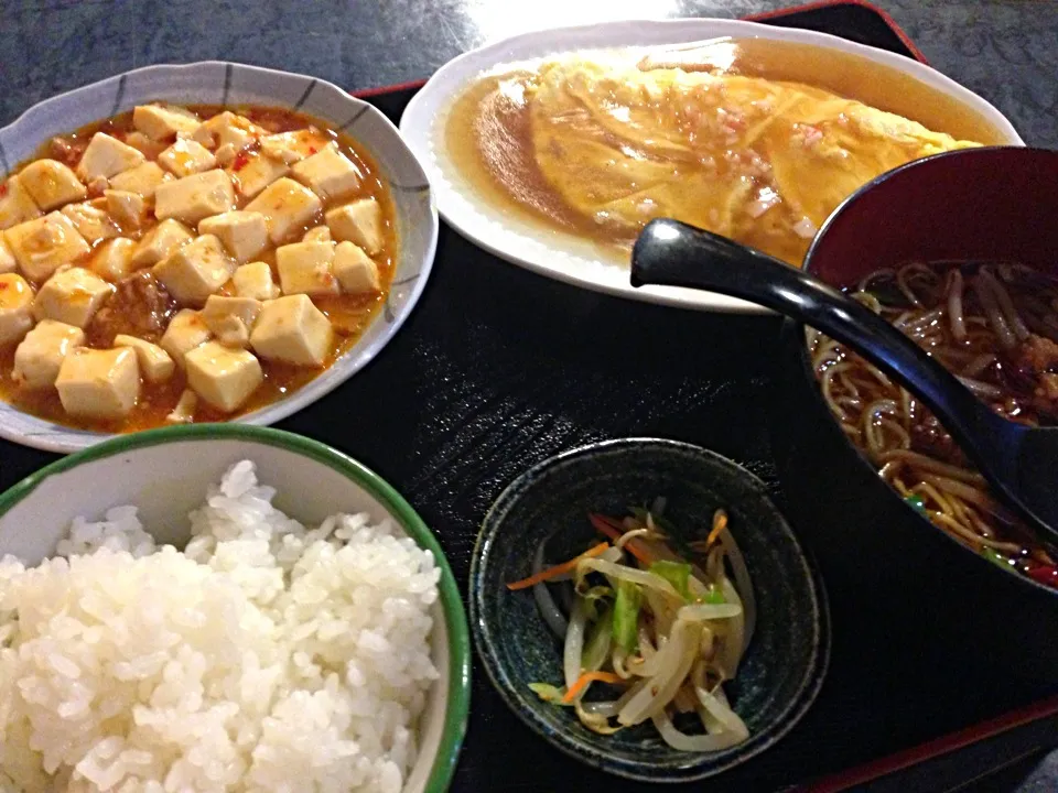 Snapdishの料理写真:麻婆豆腐とかに玉のランチ。野菜がなかった…。|liccaさん