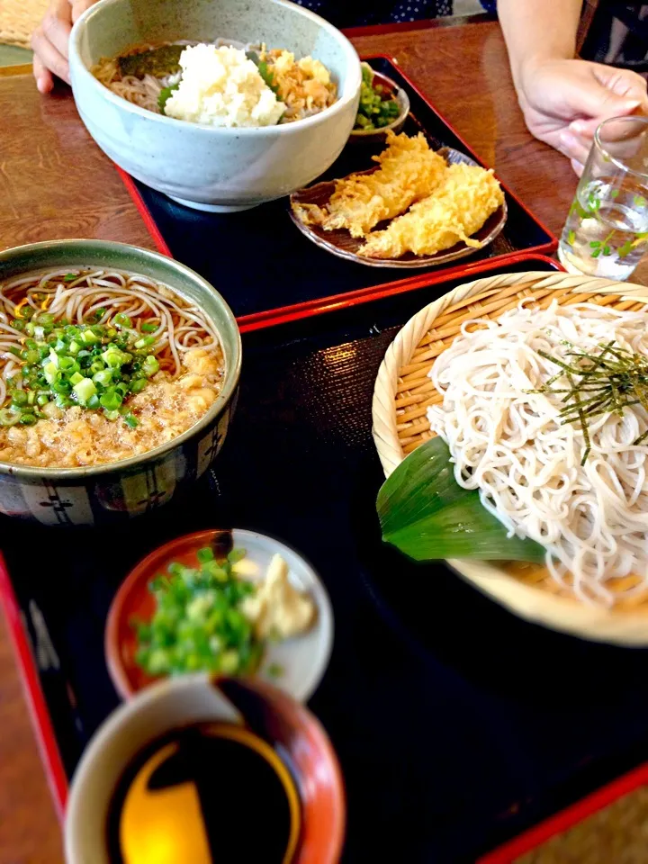 お誕生日様は夏季限定の辛味大根おろしそば、メンズ3人は相乗りそば|あきらさん