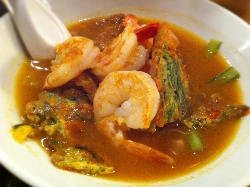 Snapdishの料理写真:Sour Orange Tamarind Curry of King Prawns with Omelette of Acacia Fronds|@projecthoneypotさん