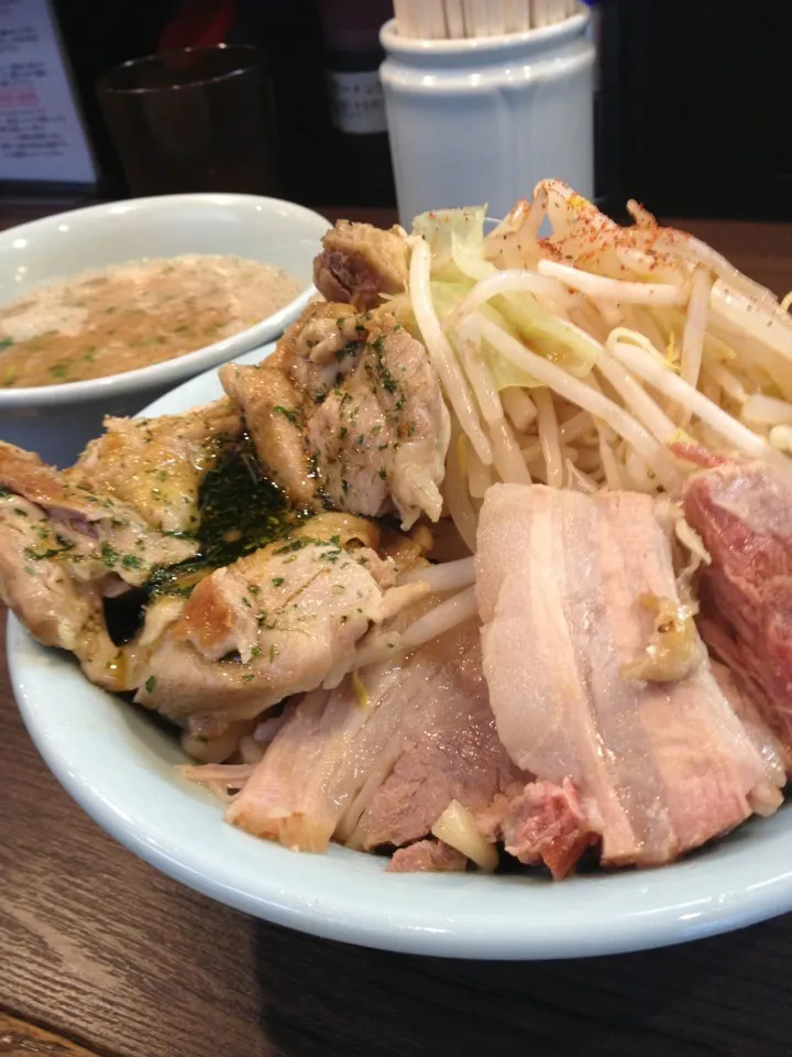 ハーブ薫るチキン、丸ごとのせつけ麺|morimi32さん