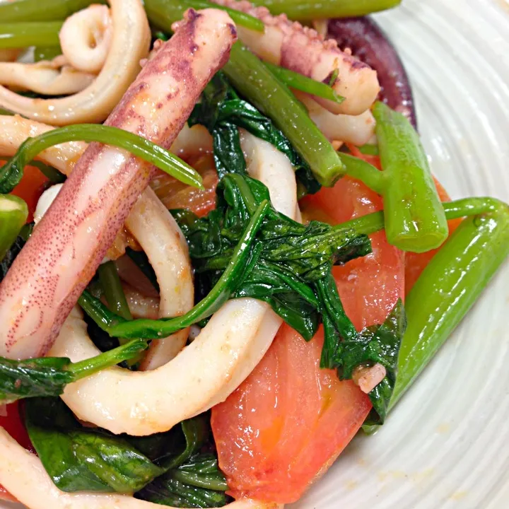 イカと空心菜炒め  Calamari and morning glory stir fry|Funky Chefさん