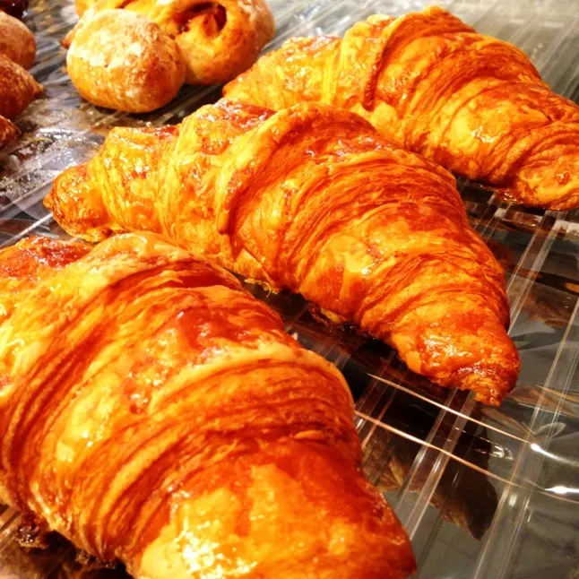 Croissant|Sam: photos by iPhoneさん