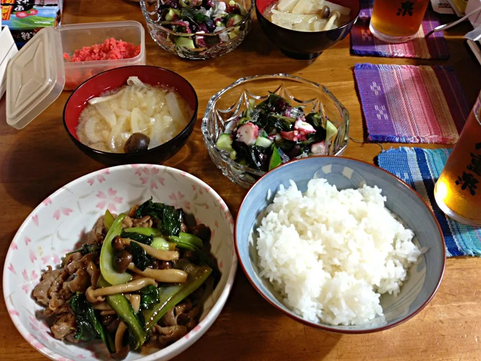 Snapdishの料理写真:青梗菜と豚肉の炒め、タコと海藻の酢の物、玉ねぎと大根のみそ汁(^O^)／|すかラインさん