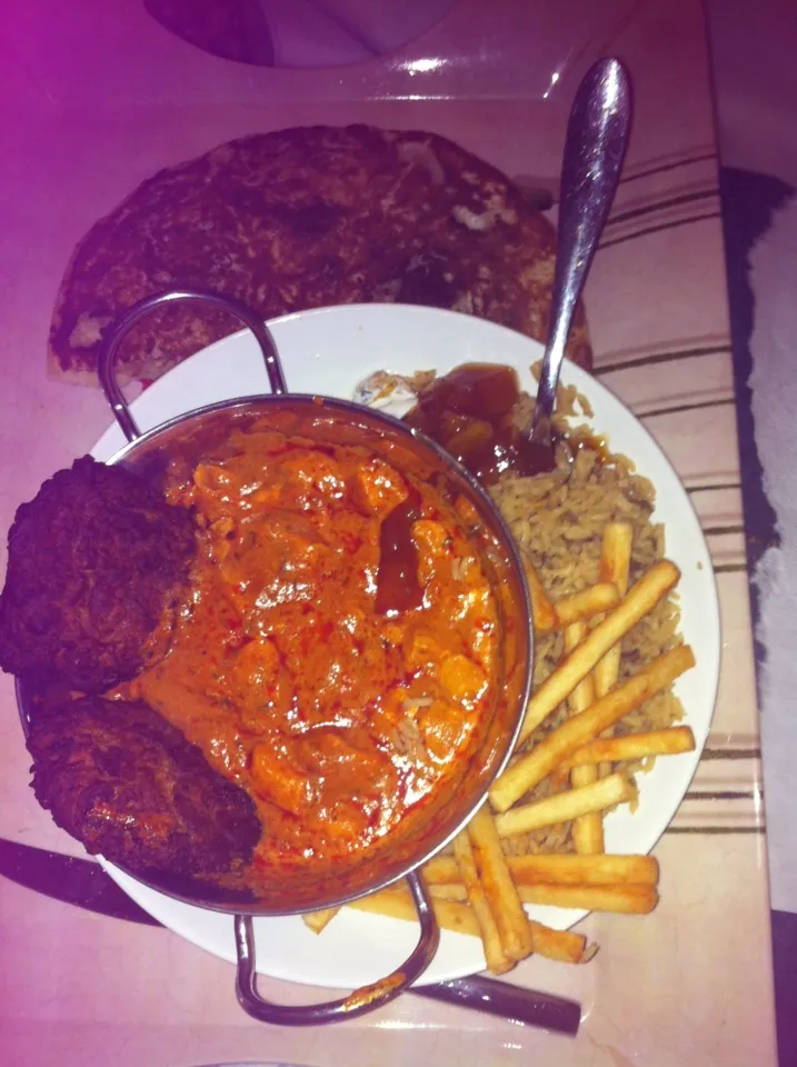 Chicken tikka with onion bhaji, mushroom rice, chips and garlic coriander naan|Emma Proe Was Duncalfさん