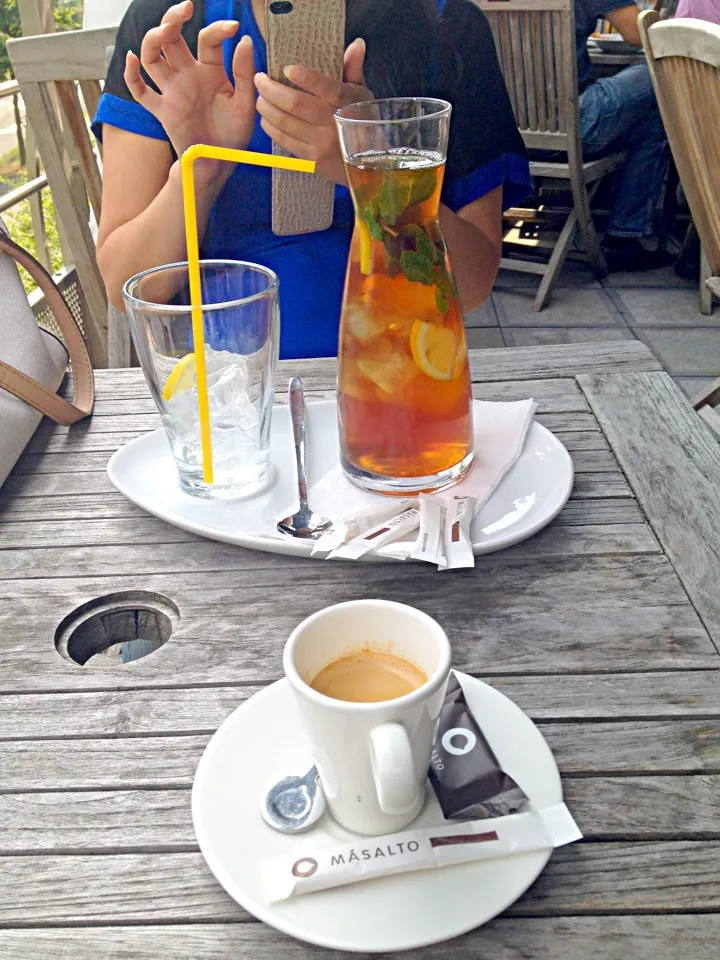 Snapdishの料理写真:Ice tea & espresso|Generaalさん