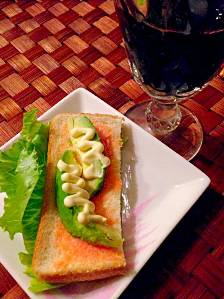 Open sandwich🍷ﾀﾗｺとｱﾎﾞｶﾄﾞのｵｰﾌﾟﾝｻﾝﾄﾞ|🌈Ami🍻さん