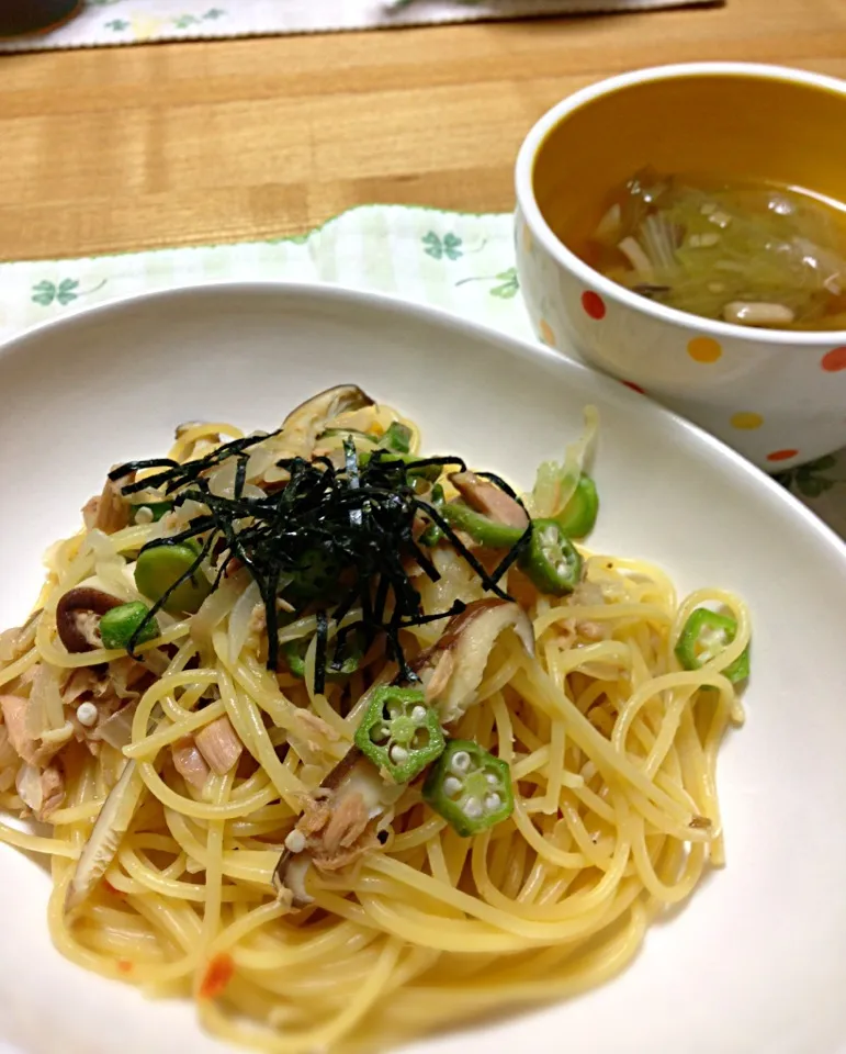 オクラとツナの和風スパゲティ🍝 と レタスの生姜スープ|こいちさん