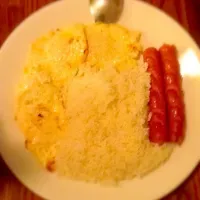 Sunny side up eggs,hot dog and rice.|Aeriel Macabeoさん