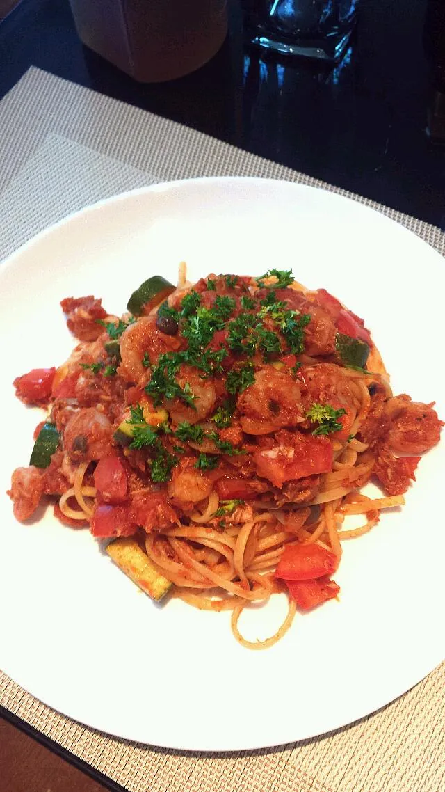 shrimp, tuna, and shimeji mushroom pasta|maymayinloveさん