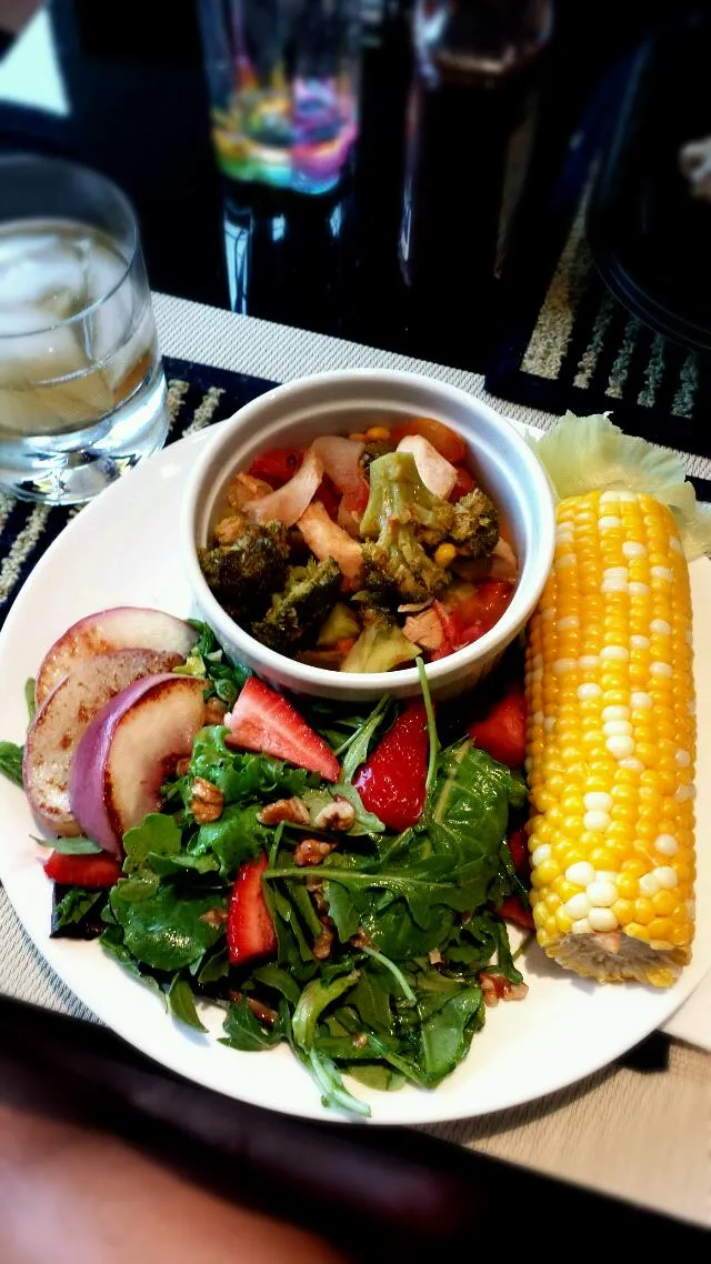 ratatouille, corn, and salad with grilled peaches|maymayinloveさん