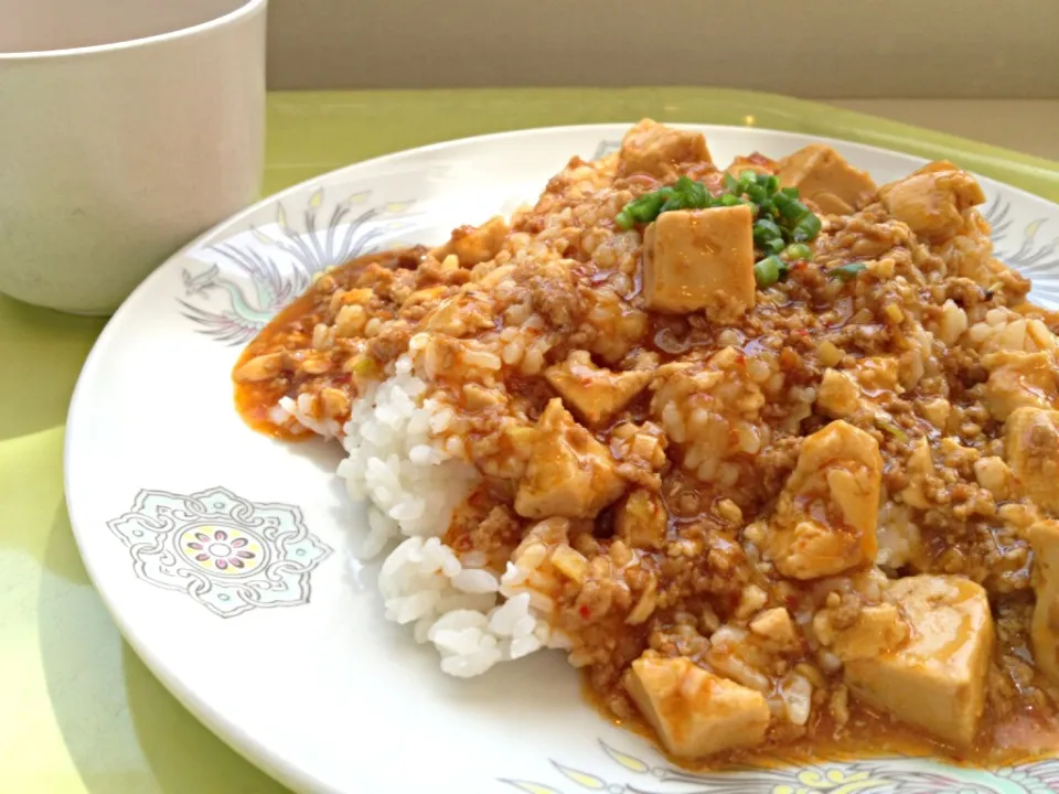 Snapdishの料理写真:今日の社食はサンキュー麻婆豆腐丼。390円。|ルーア・ブランカさん