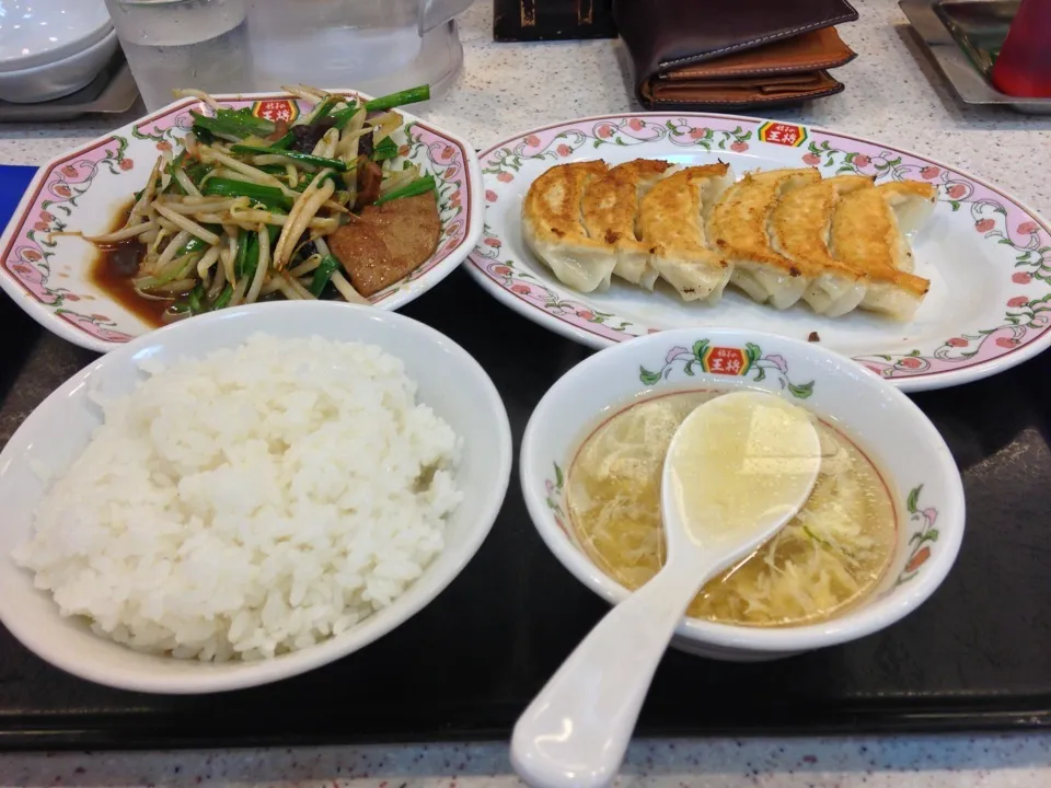 ちょうどイイ ニラレバ定食665円 餃子倶楽部割引|PegaOさん