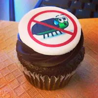 Snapdishの料理写真:Company's logo cupcake|danielleさん