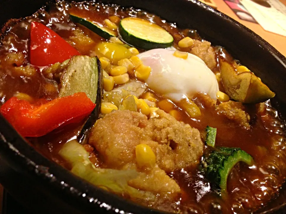 Snapdishの料理写真:やっと来れたよつるとんたん。石焼きカレーあんかけのおうどん。ぐつぐつ。|たけうちさん