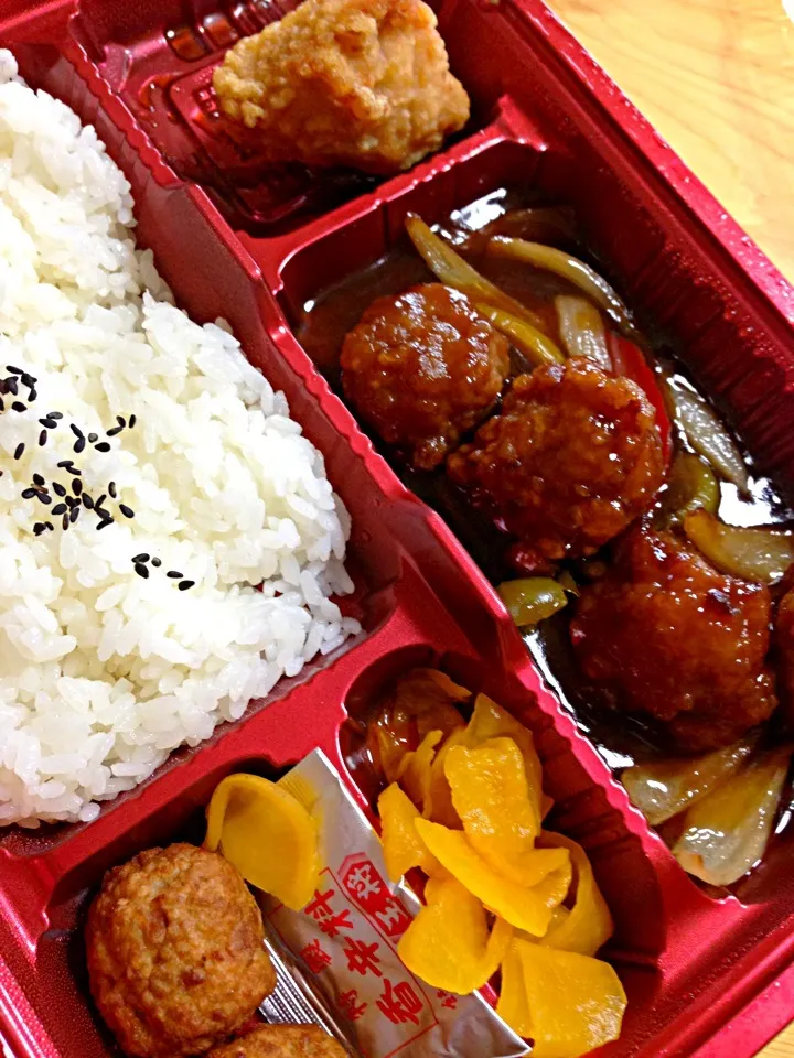 今日のランチは餃子の王将弁当♥台風接近中|あいさん