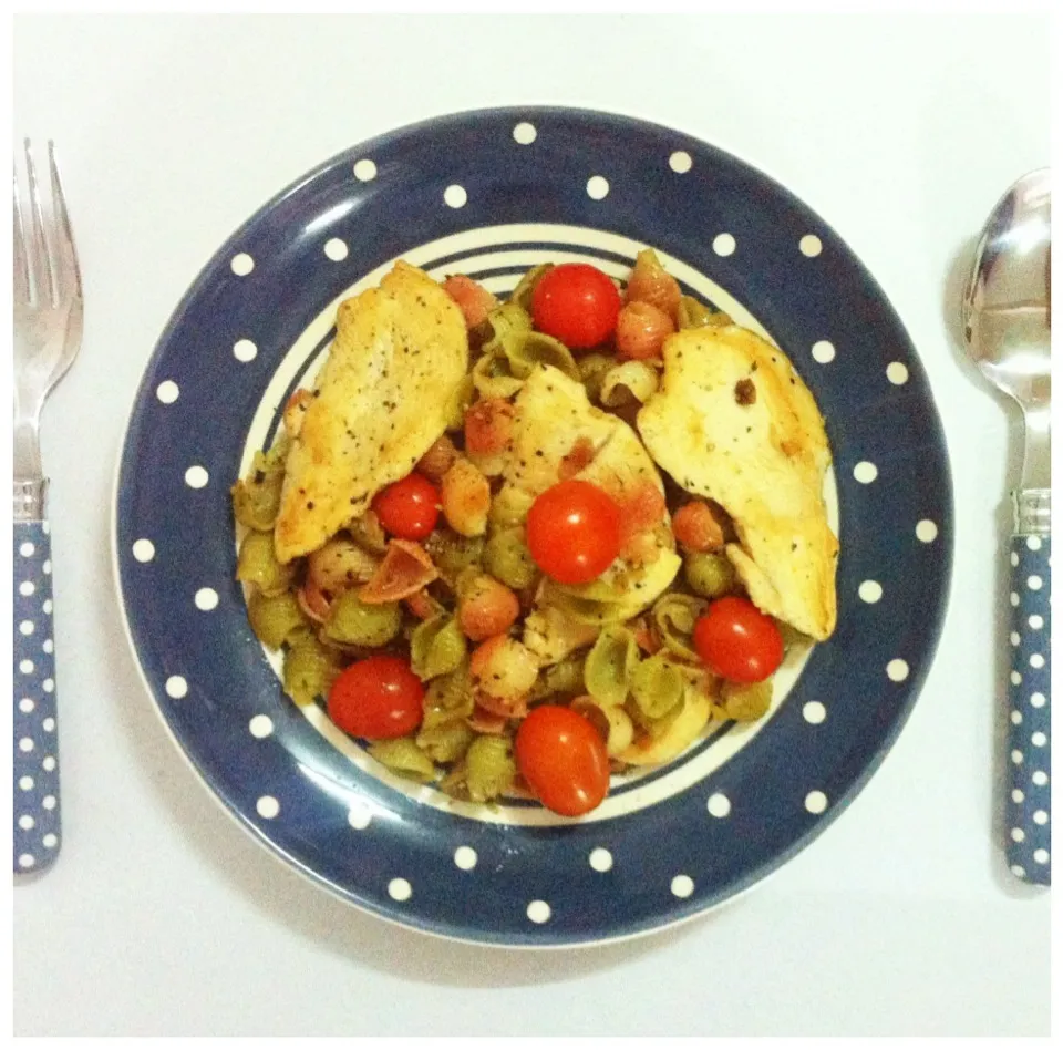 Brown rice pasta with chicken 😄🍴🔵⚪🔵⚪🔵⚪|icook_ibake_ieatさん