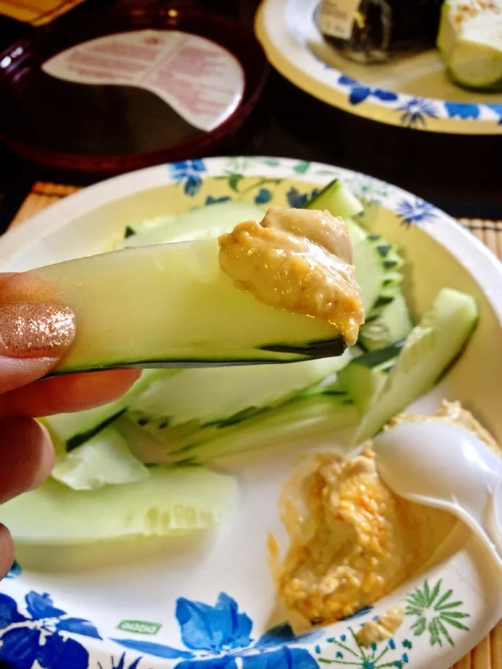 Snapdishの料理写真:Hummus with cucumber|jamesさん