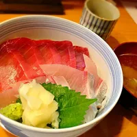 Snapdishの料理写真:海鮮丼|ふるしょう かやさん