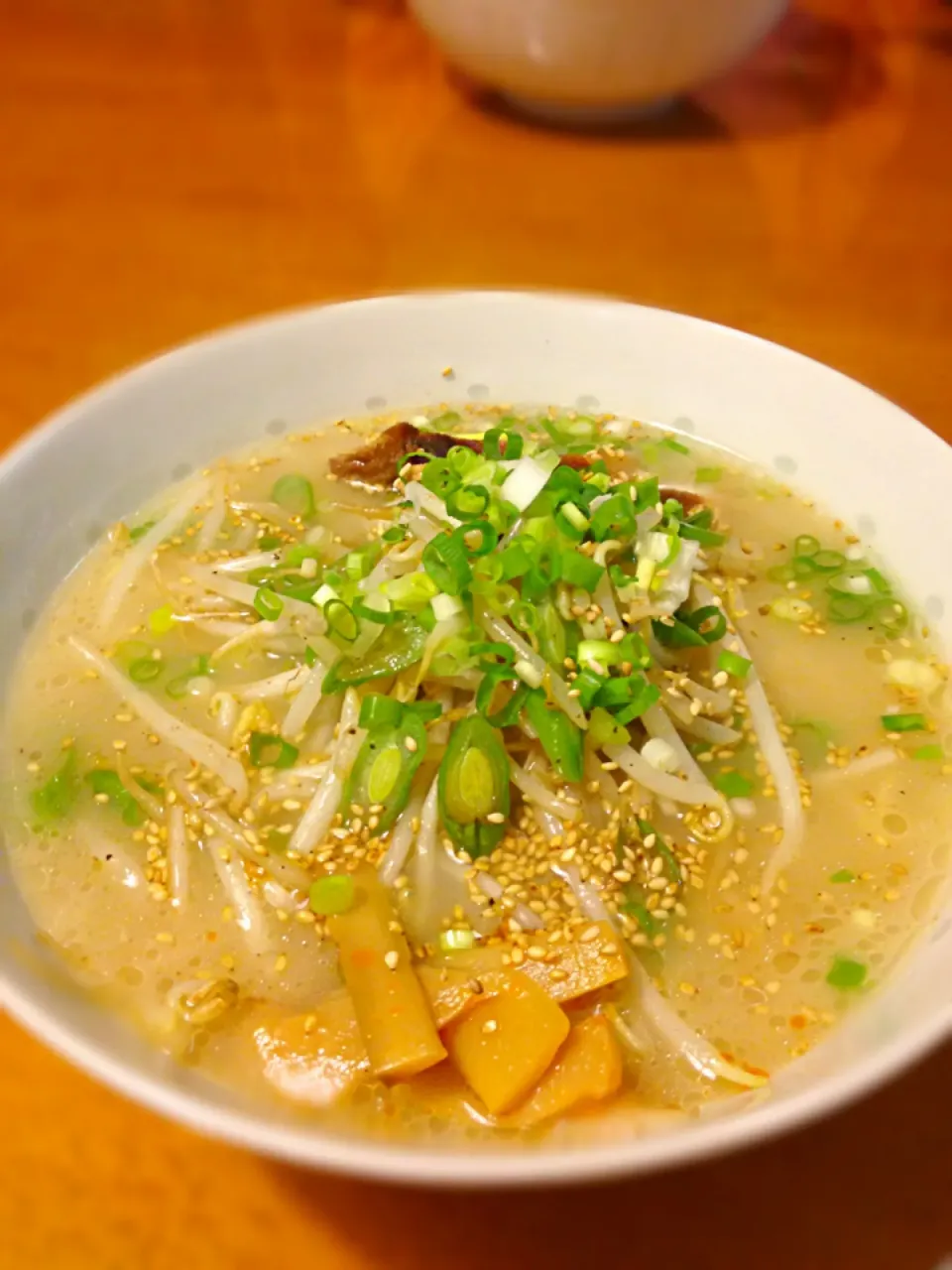 鶏ガラと豚骨スープ美味しくできたから塩ラーメンにしてみた。|みつなち☆さん