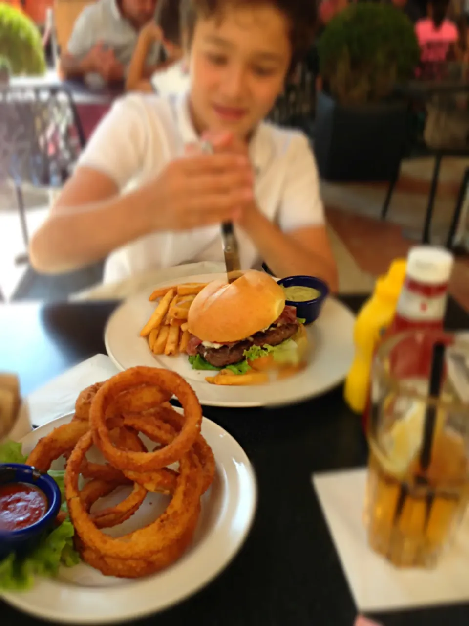 Hard Rock Burger & Onion Rings|Tomoko Pratellesi Kurodaさん