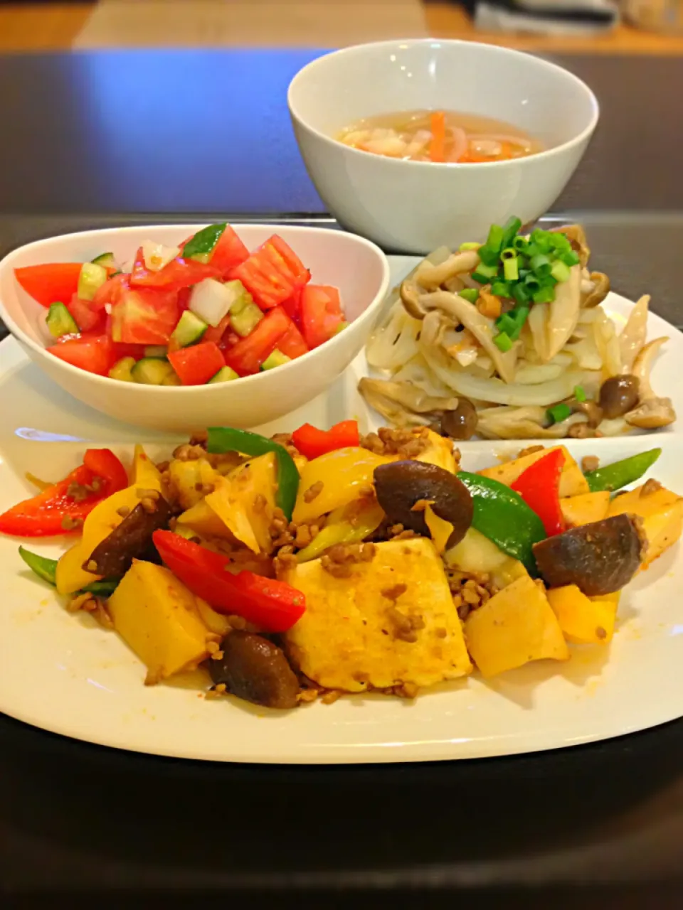 Snapdishの料理写真:⭐豆腐と野菜の豆板醤炒め ⭐トマトのさっぱりサラダ ⭐レンコンとしめじの梅酢和え ⭐野菜たっぷりコンソメスープ|よっちぃさん