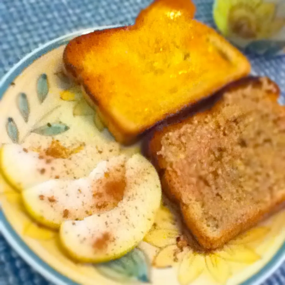 Snapdishの料理写真:Breakfast: toast with mango jam & almond butter,|Sai linさん