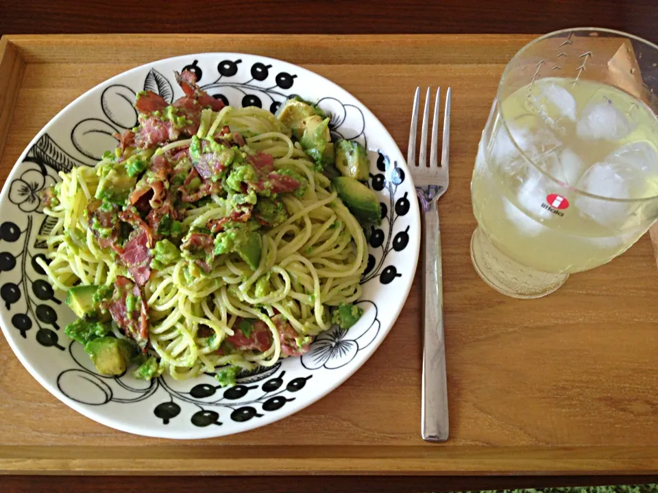 Snapdishの料理写真:アボカドとサラミのパスタ|ふぁんさん