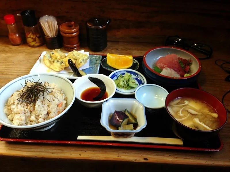 土曜日定食（さわらの衣揚、刺身、桜海老ご飯）|chan mitsuさん