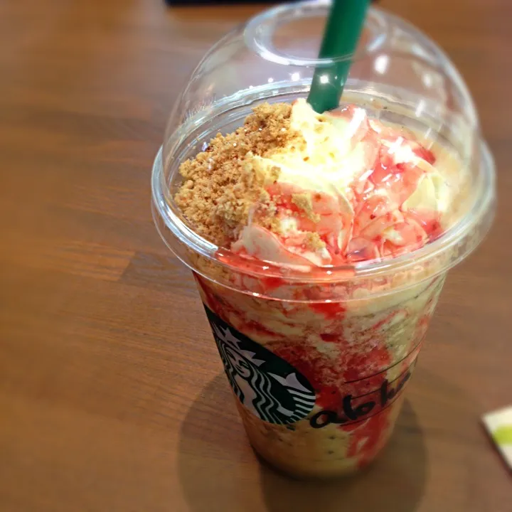 Strawberry Cheesecake frappuccino|hirotomoさん