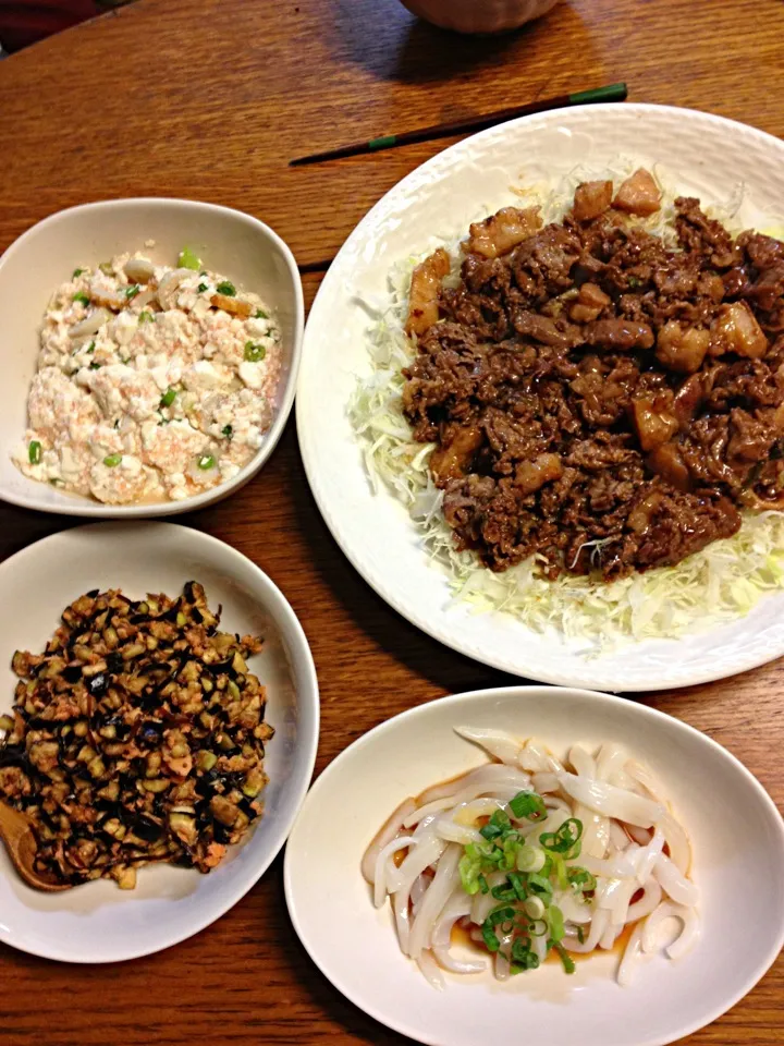 Snapdishの料理写真:★焼肉★たらこ豆腐★なすびとシャケの塩昆布あえ★いかそうめん|三宅 里美さん