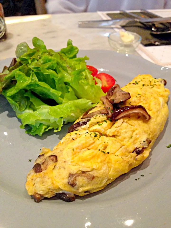 French omelette with sautéed wild mushrooms|k panさん