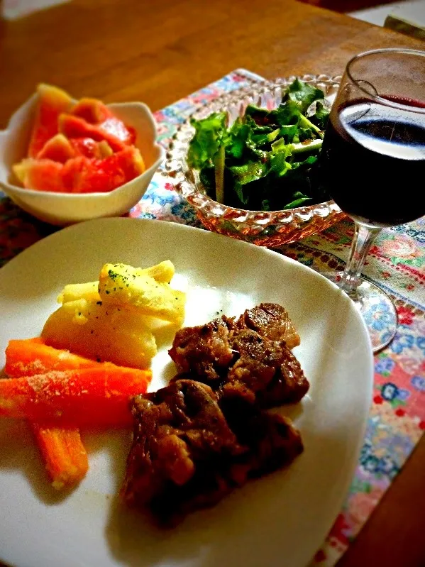 肉焼きました。野菜もそれなりです。|初味さん