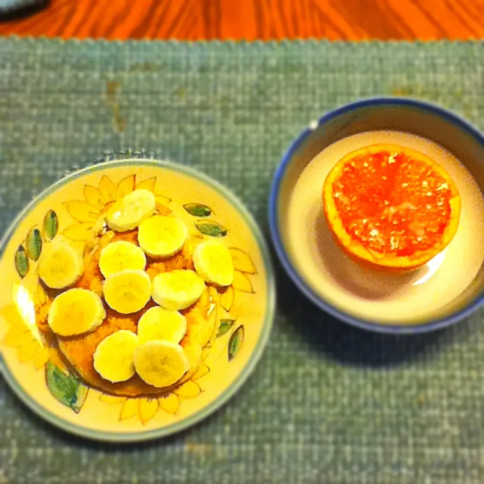 Spelt pancake with bananas & grapefruit|Sai linさん